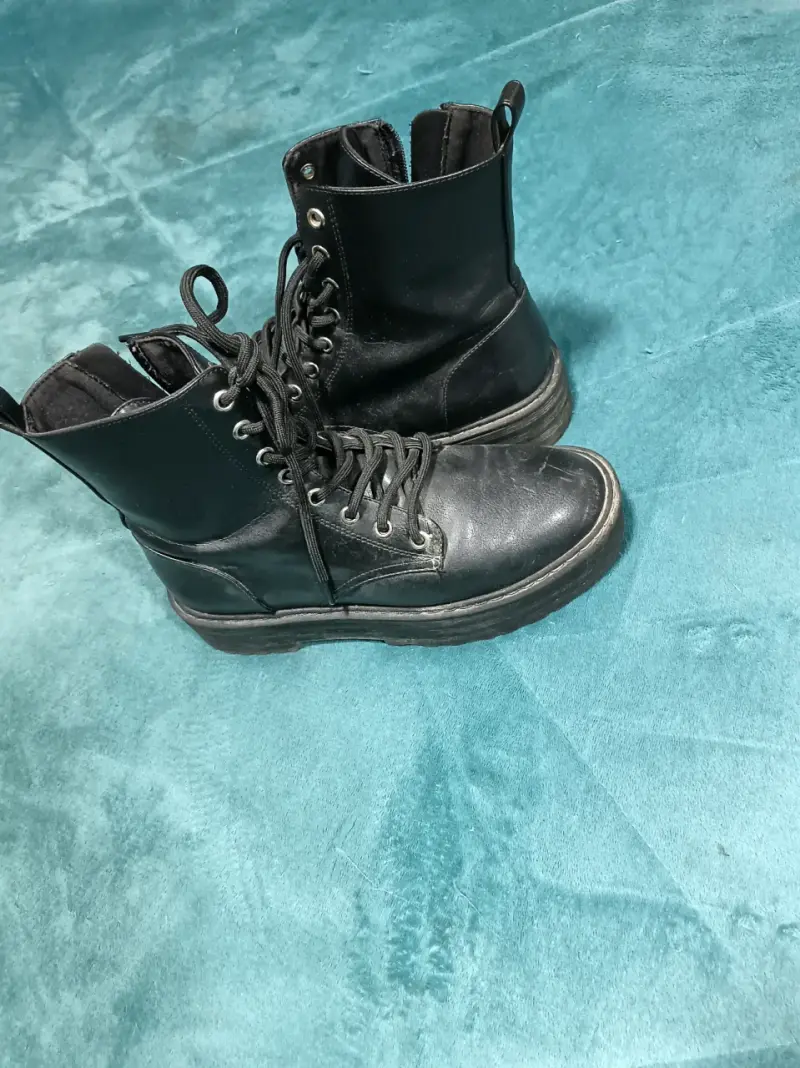 Botas negras de cuero