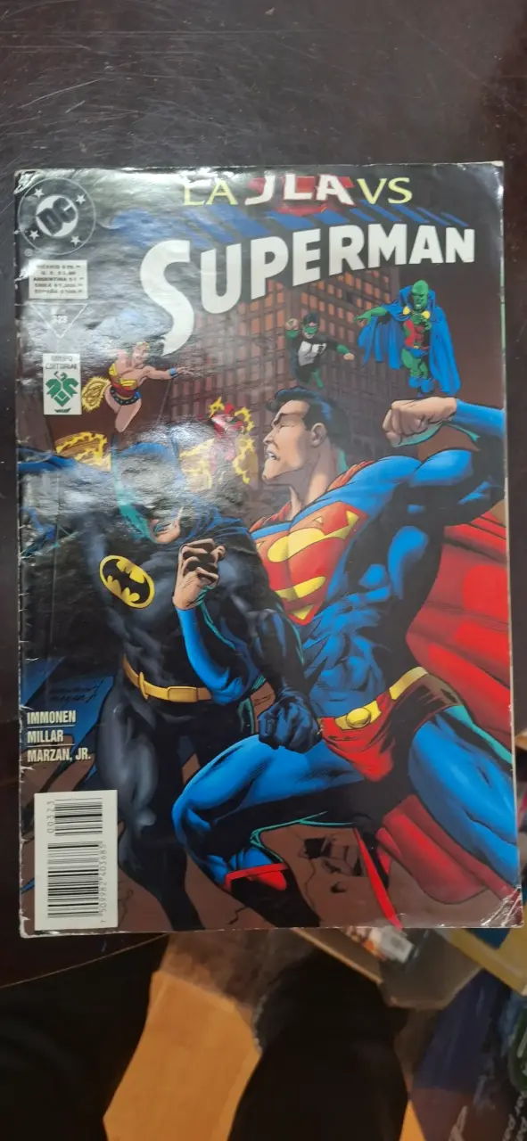 Cómic JLA vs Superman