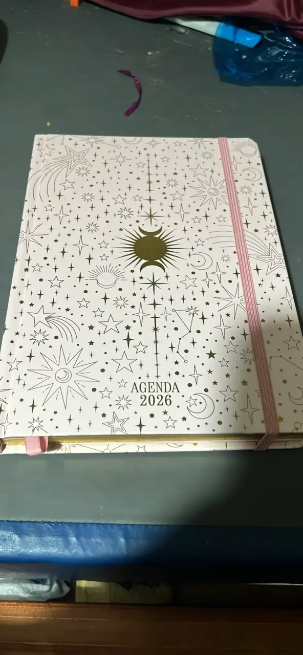 Agenda 2026 con diseño astral