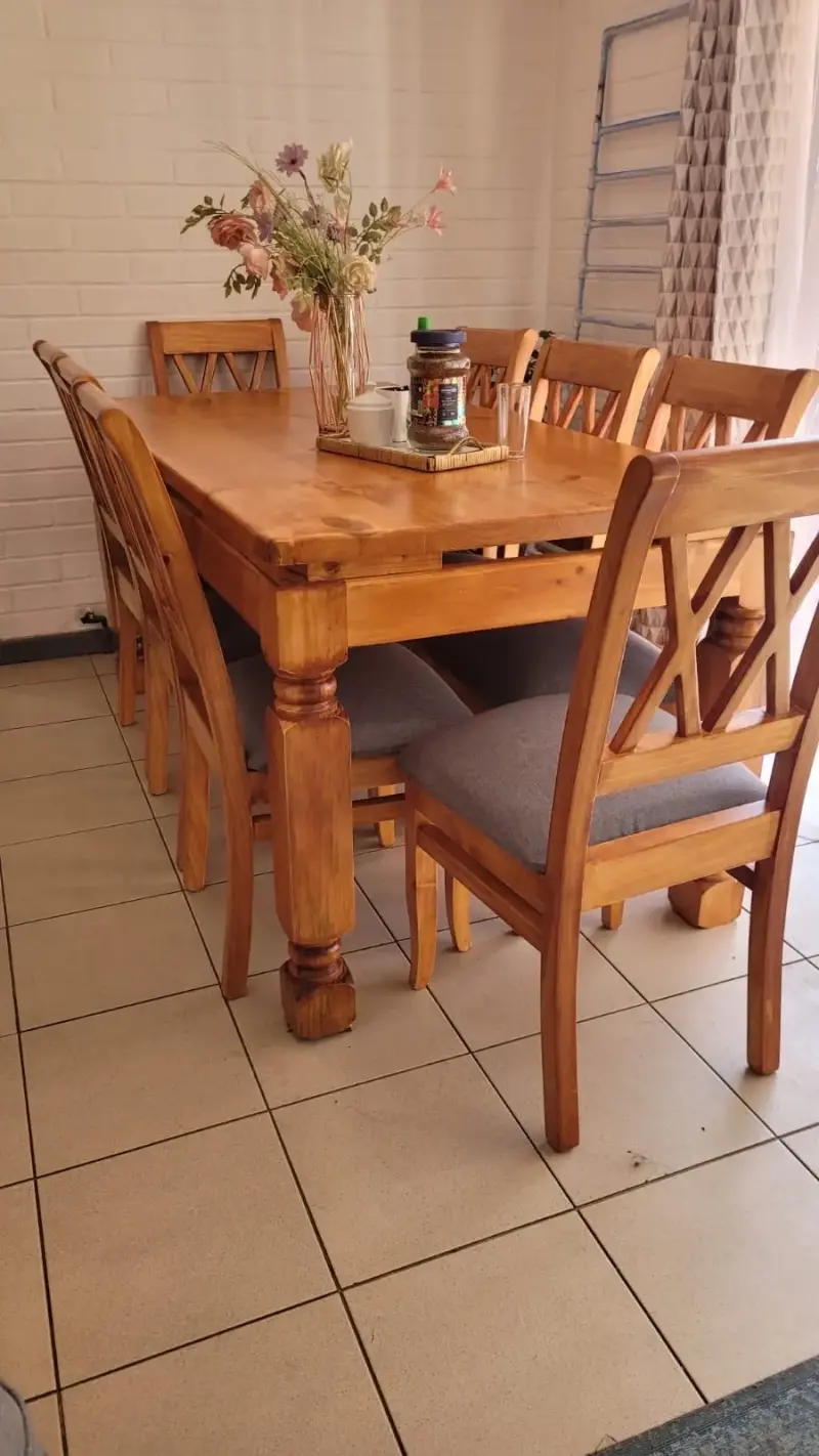 Juego de comedor madera y sillas - 1