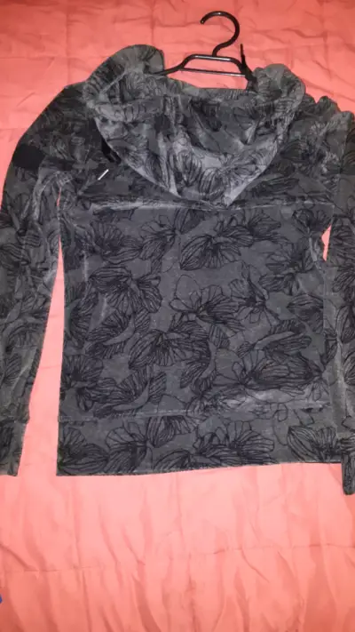 Polerón gris con diseño floral Everlast - miniatura 2