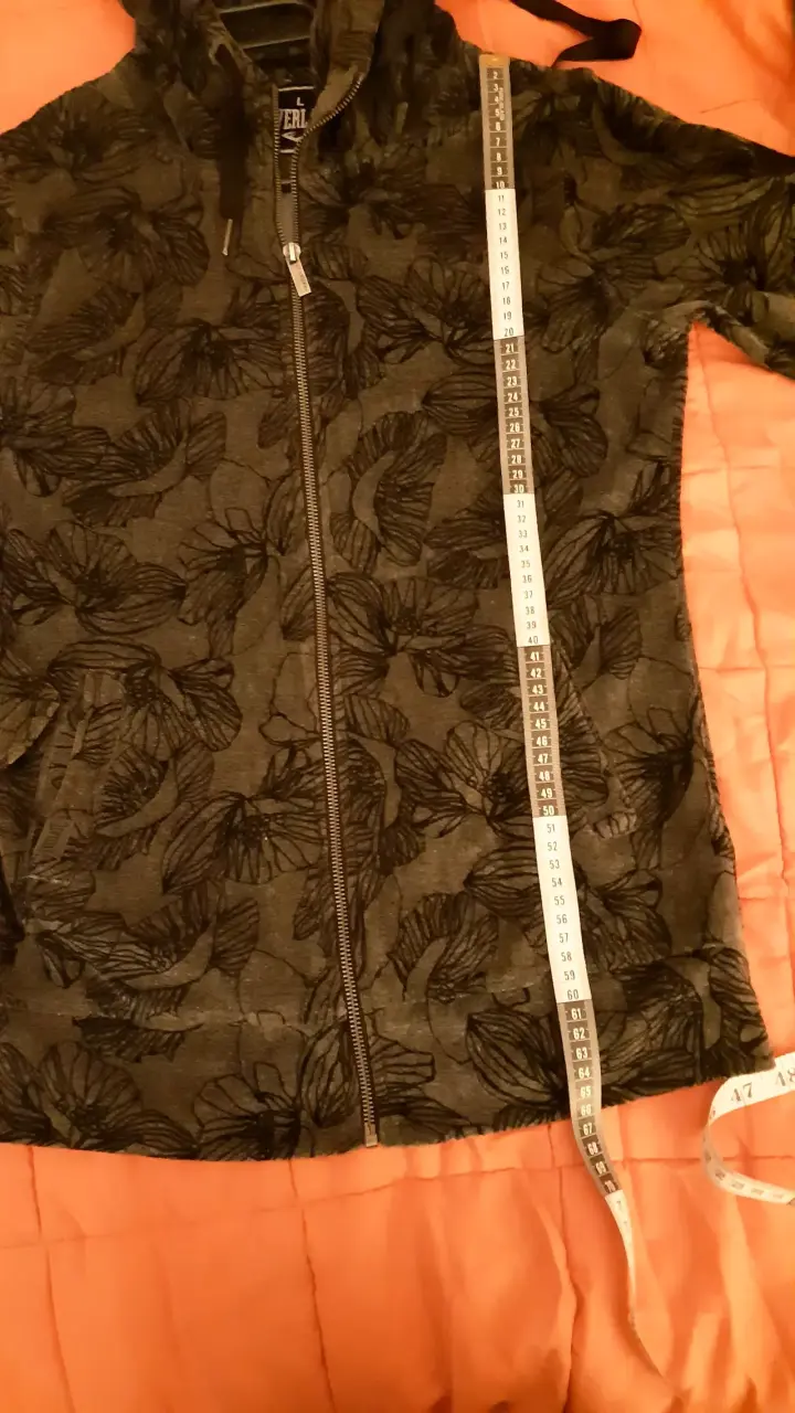 Polerón gris con diseño floral Everlast - 4