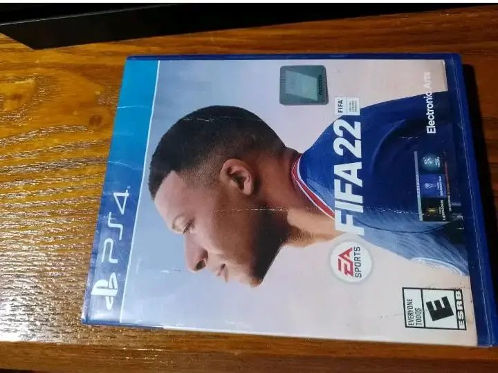 Juego FIFA 22 y DragónBall Z Kakarot. - 1