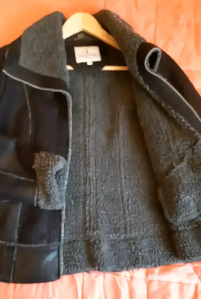 Chaqueta negra con forro de lana - miniatura 2