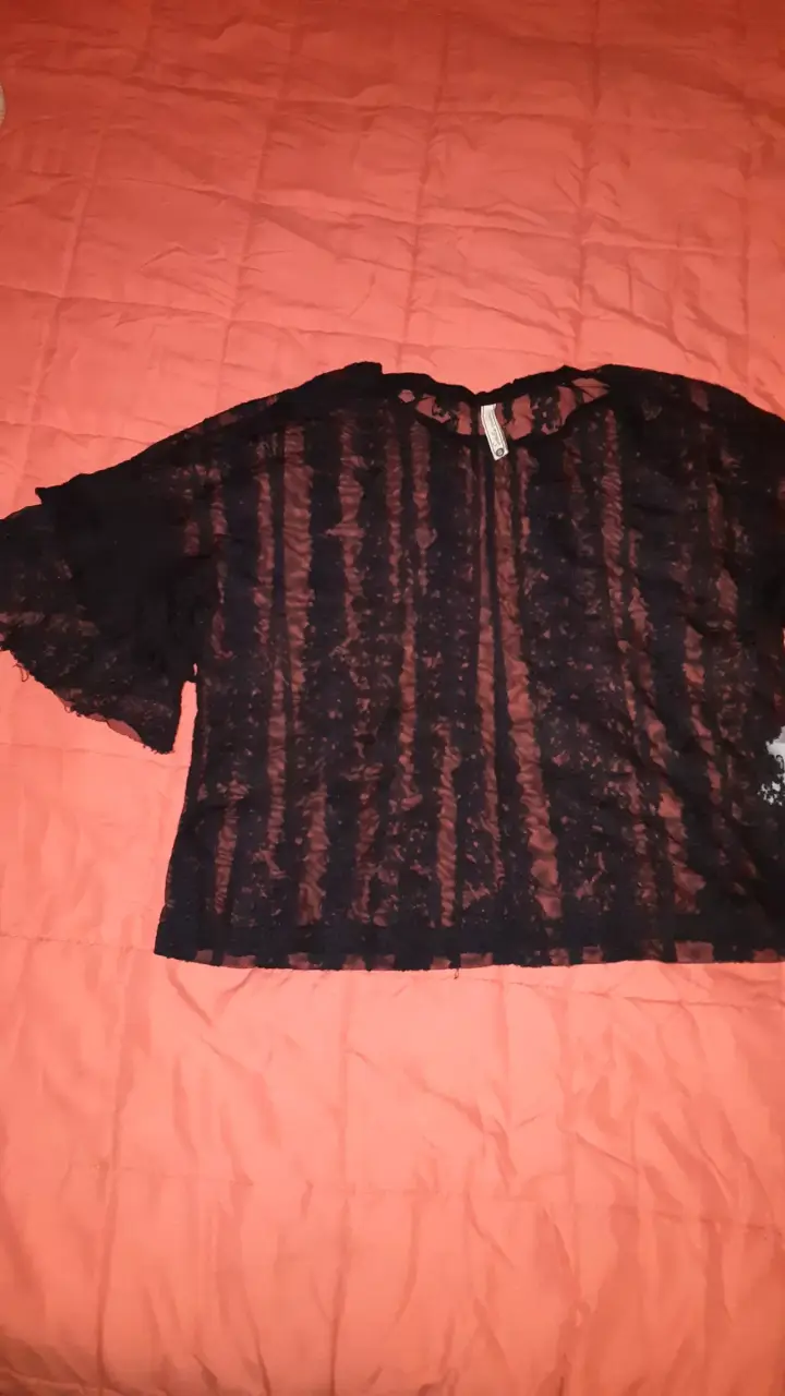 Blusa encaje negra semitransparente - 1