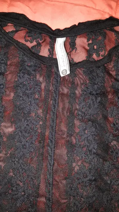 Blusa encaje negra semitransparente - miniatura 4