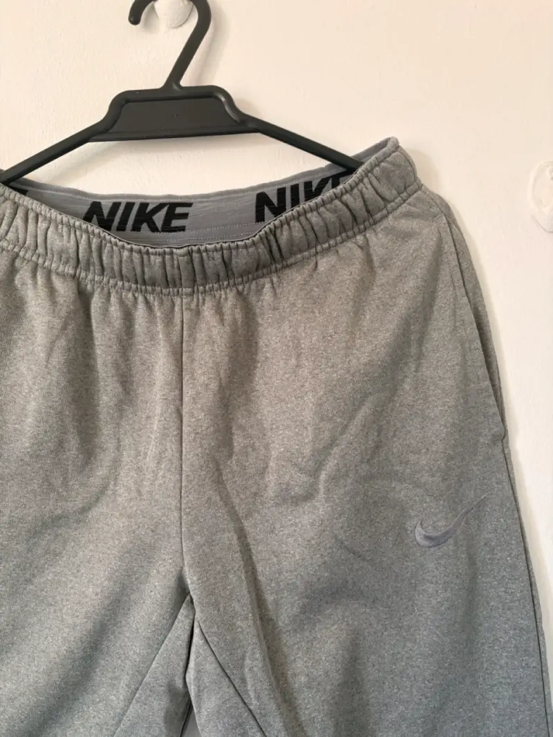 Pantalones gris Nike - 1