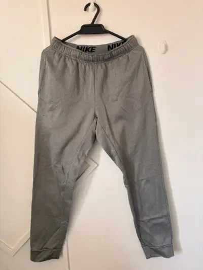 Pantalones gris Nike - miniatura 2