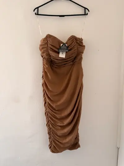 Vestido marrón con drapeado rare london - miniatura 2