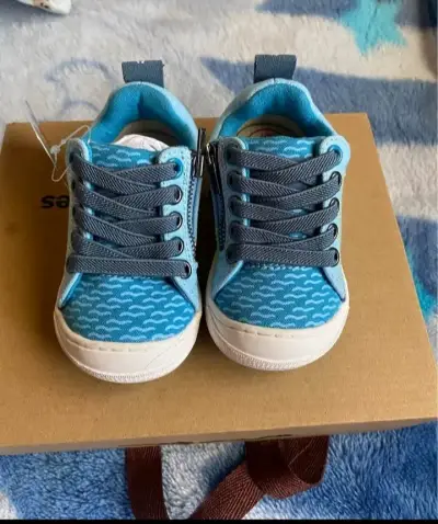 Zapatillas bebé nuevas - miniatura 2