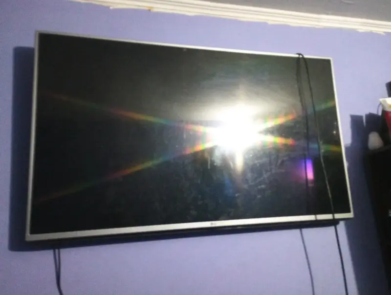 Televisor pantalla plana grande