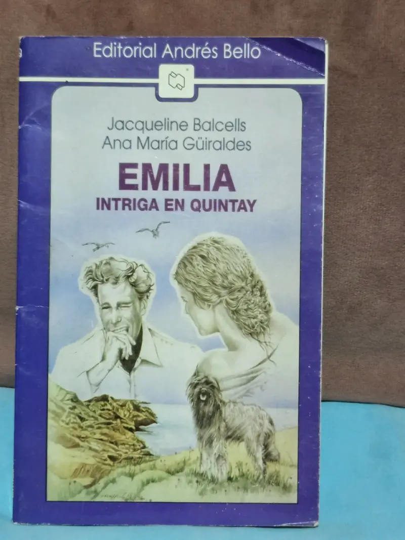 Emilia Intriga en Quintay libro - 1
