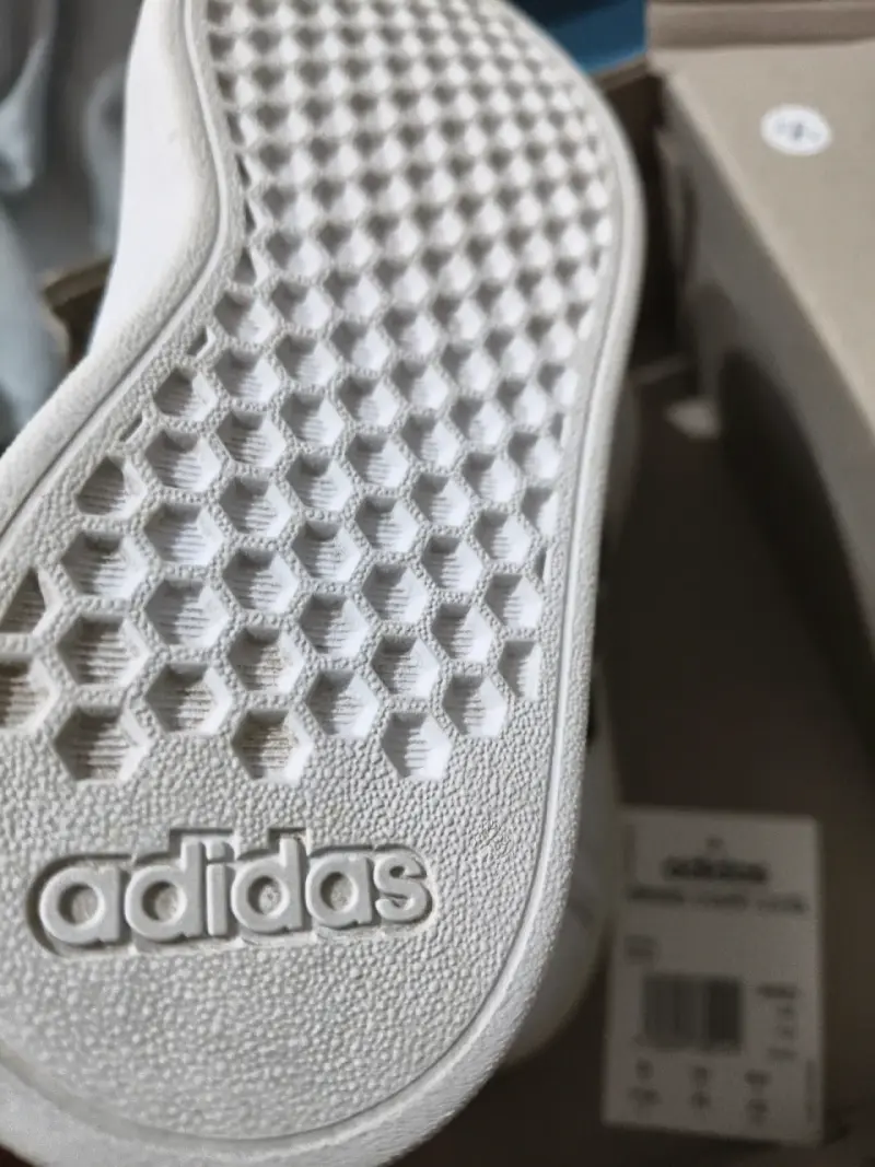 Zapatillas Adidas blancas infantiles con velcro - 4