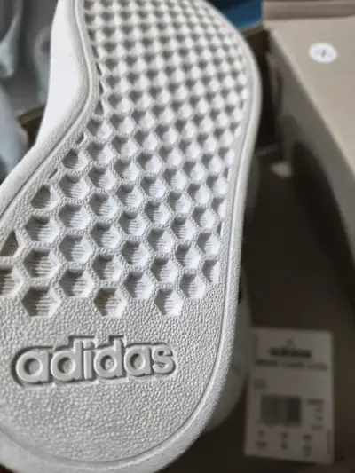 Zapatillas Adidas blancas infantiles con velcro - miniatura 4