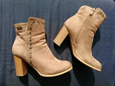 Botines Via Uno Camel Con Tachas -N 38 (Impecables - miniatura 1