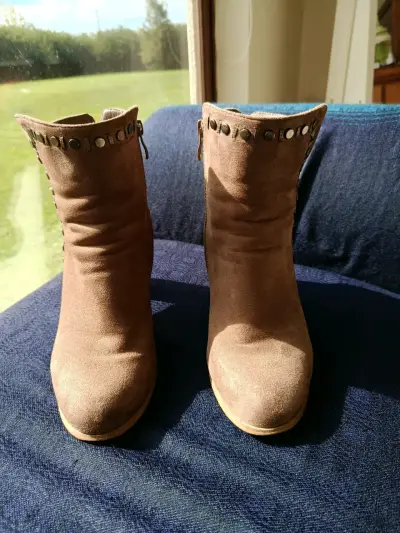 Botines Via Uno Camel Con Tachas -N 38 (Impecables - miniatura 4