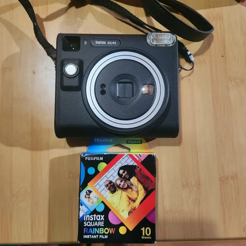 Cámara Instax SQ40 con película incluida