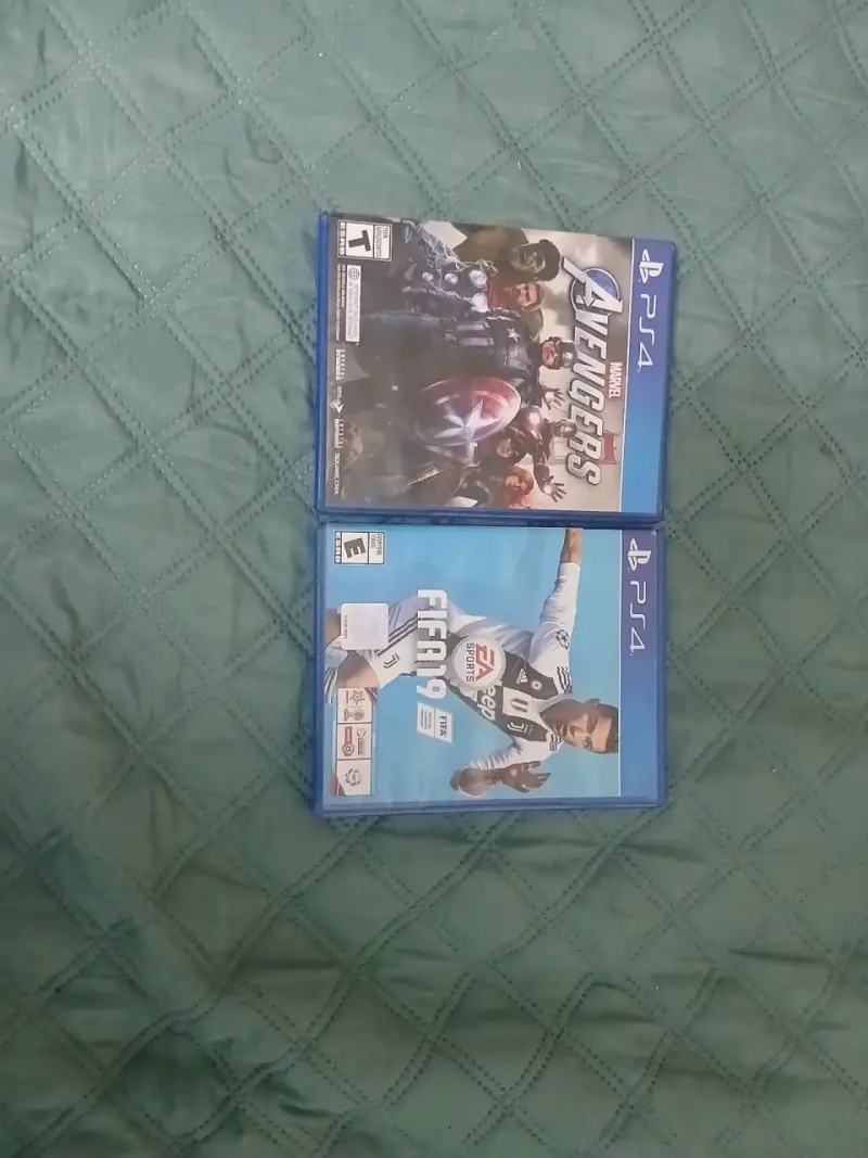 Juegos PS4 Avengers y FIFA 19