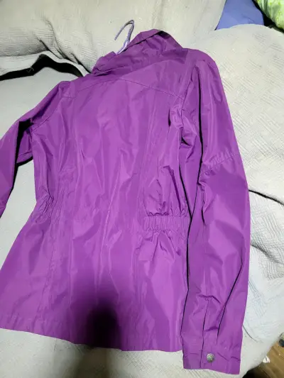 Chaqueta morada con diseño floral - miniatura 2