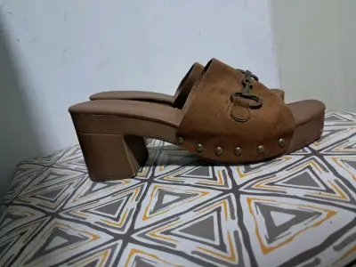 Zuecos tacón marrón mujer - miniatura 1