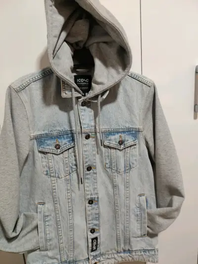 Chaqueta de mezclilla con capucha - miniatura 1