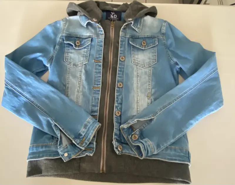 Chaqueta de mezclilla con capucha - 2