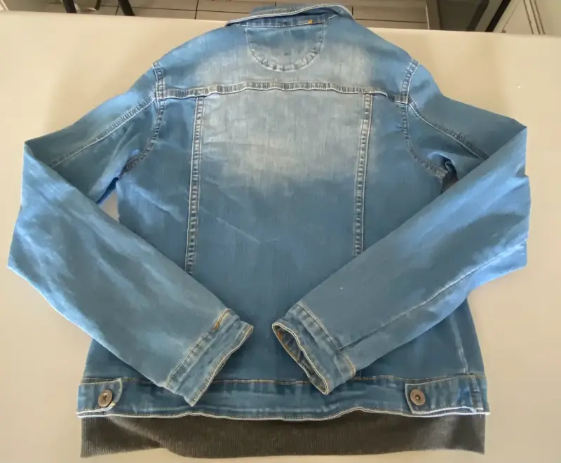 Chaqueta de mezclilla con capucha - 4