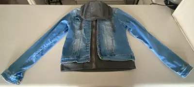 Chaqueta de mezclilla con capucha - miniatura 6