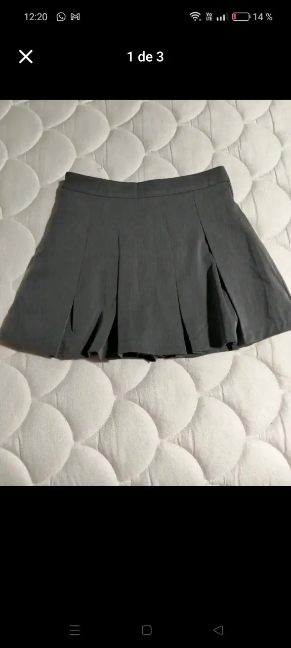 Falda corta gris plisada - 1