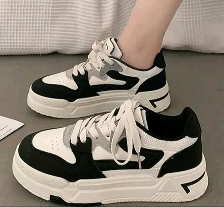 Zapatillas deportivas blanco y negro