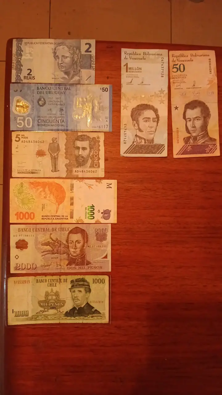 Lote de billetes  y monedas argentinas antiguas - 1
