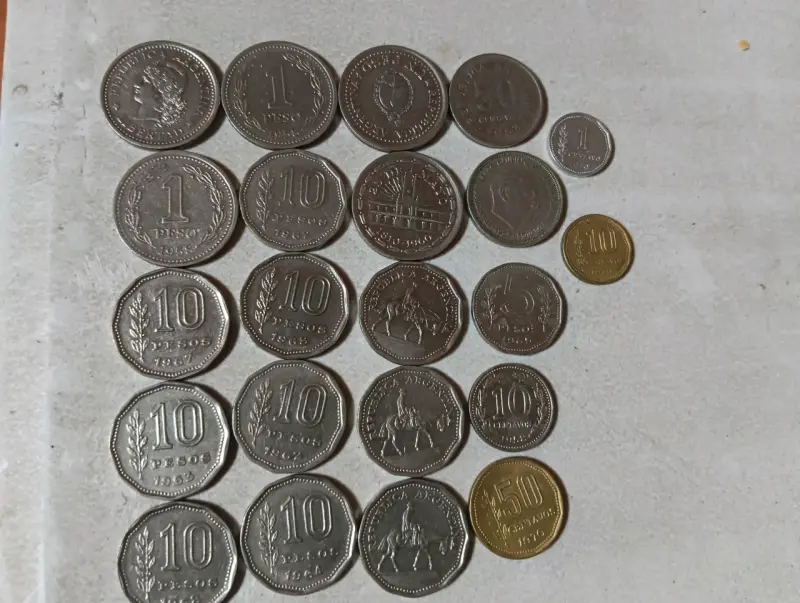 Lote de billetes  y monedas argentinas antiguas - 3