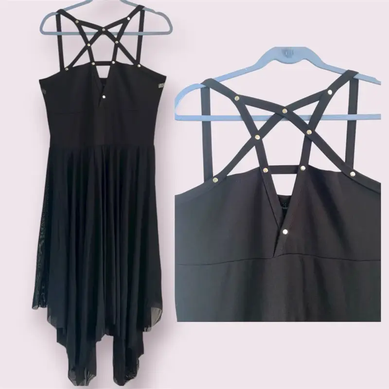 Vestido negro con tirantes cruzados - 1