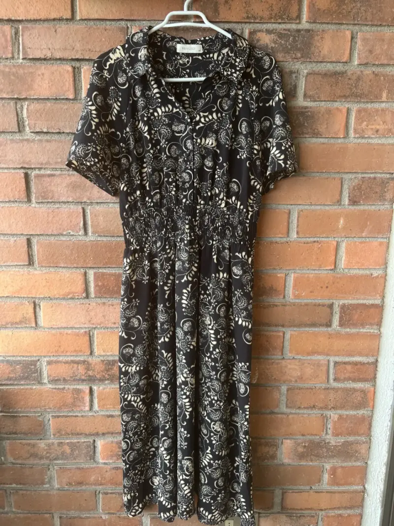 Vestido negro con estampado floral - 2
