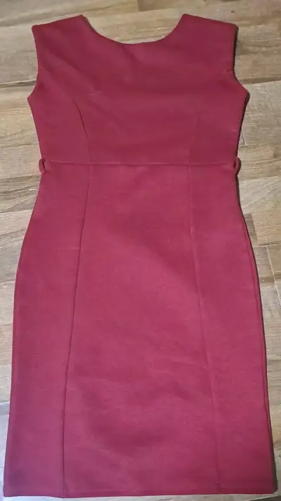 Vestido rojo elegante - miniatura 1