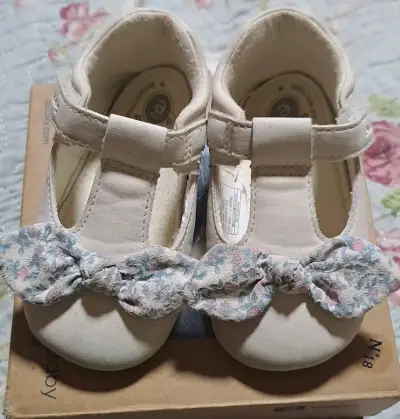 Zapatos de bebé con moño - miniatura 1