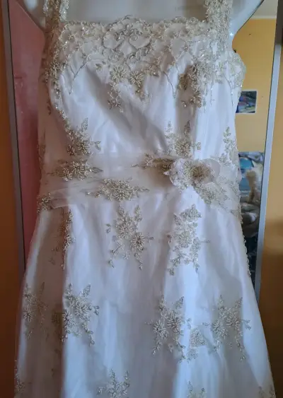 Vestido de novia bordado - miniatura 1