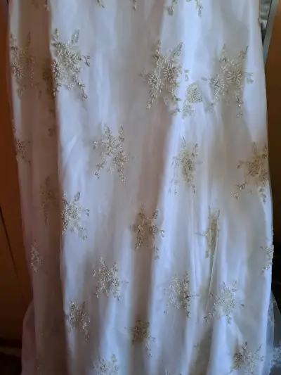 Vestido de novia bordado - miniatura 2