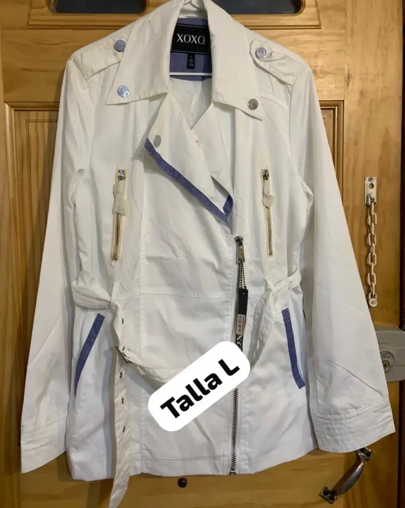 Chaqueta blanca XOXO talla L