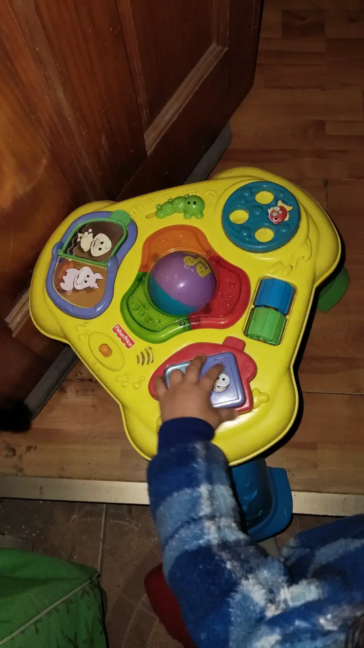 Mesa de actividades para bebés - 2