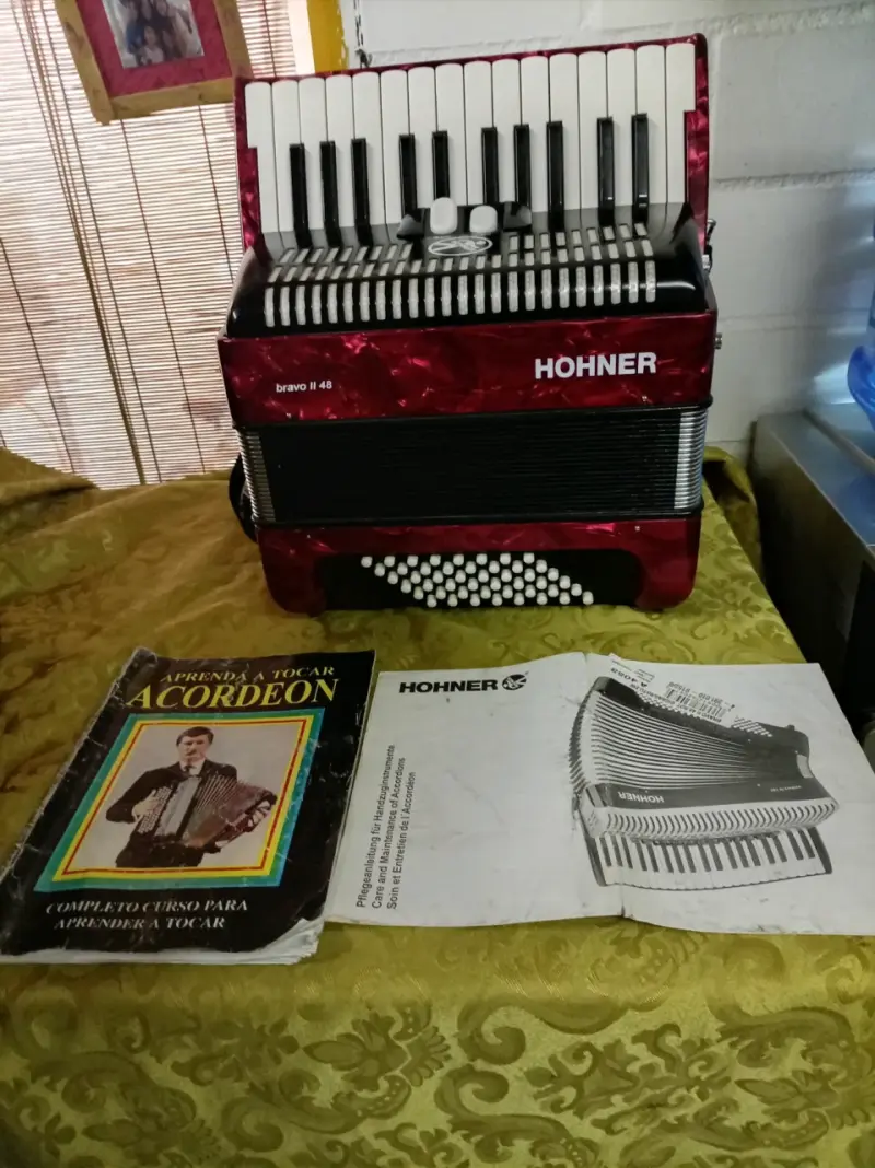 Acordeón Hohner rojo - 6
