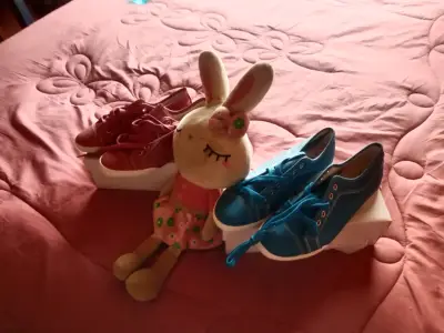 Sandalias blancas con detalles holográficos - miniatura 4