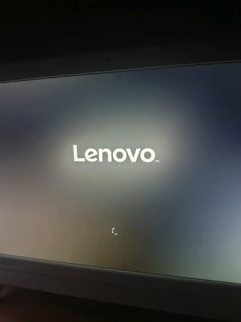 Pantalla Lenovo de 24 pulgadas - 1