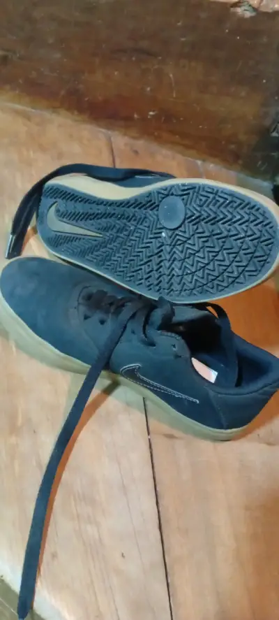 Zapatillas negras clásicas - miniatura 1