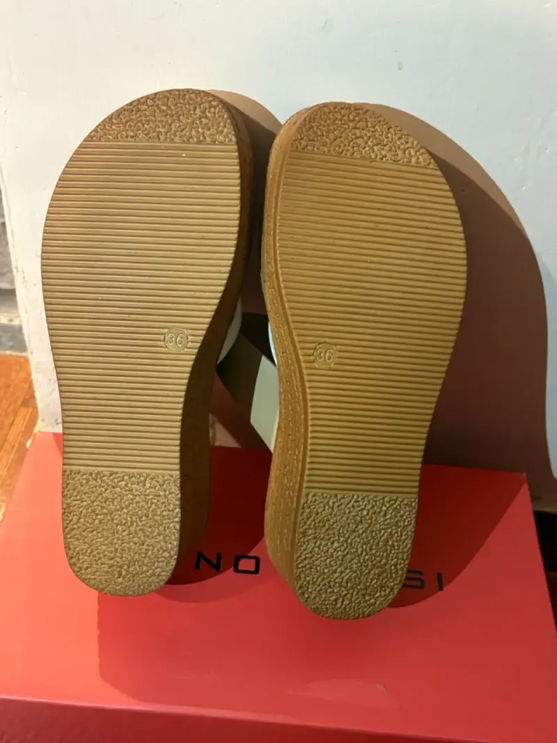 Sandalias doradas Bruno Rossi - 2