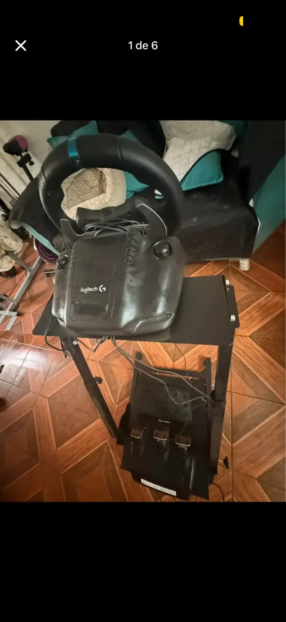 Volante Logitech con pedales - 1