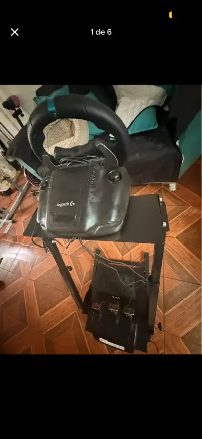 Volante Logitech con pedales - miniatura 1