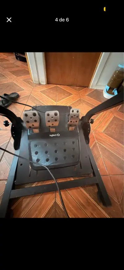 Volante Logitech con pedales - miniatura 4