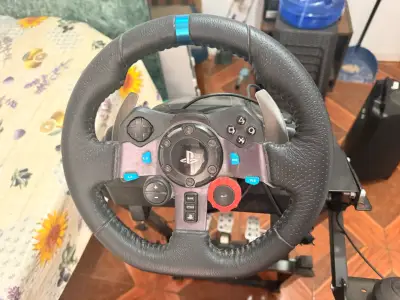 Volante Logitech con pedales - miniatura 5