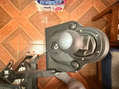 Volante Logitech con pedales - miniatura 6